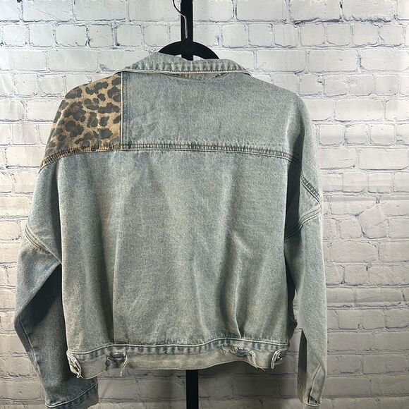 ✨ POL Oversized Denim Jacket with Leopard Print Patches – Size S - Picture 4 of 4